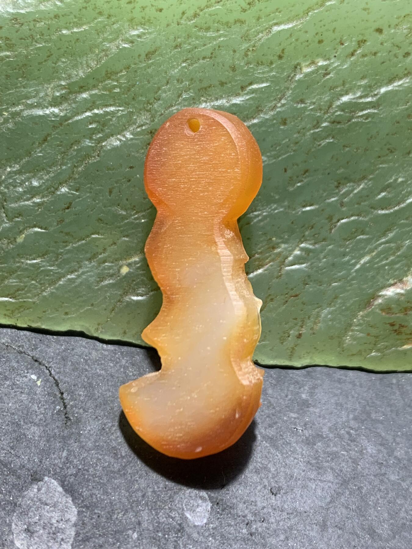 精美亚光高玉化糖料玛瑙雕刻观音菩萨吊坠一个，