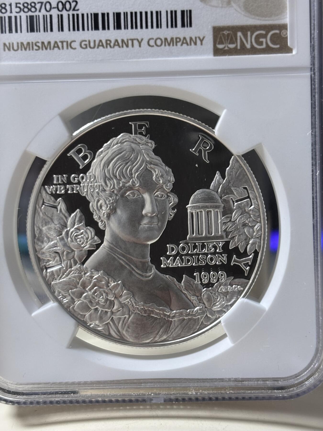 第185期拍卖 获奖美国1999年麦迪逊总统夫人多莉银币NGC-PF70，900银，26.72克，此币荣获世界硬币大奖赛