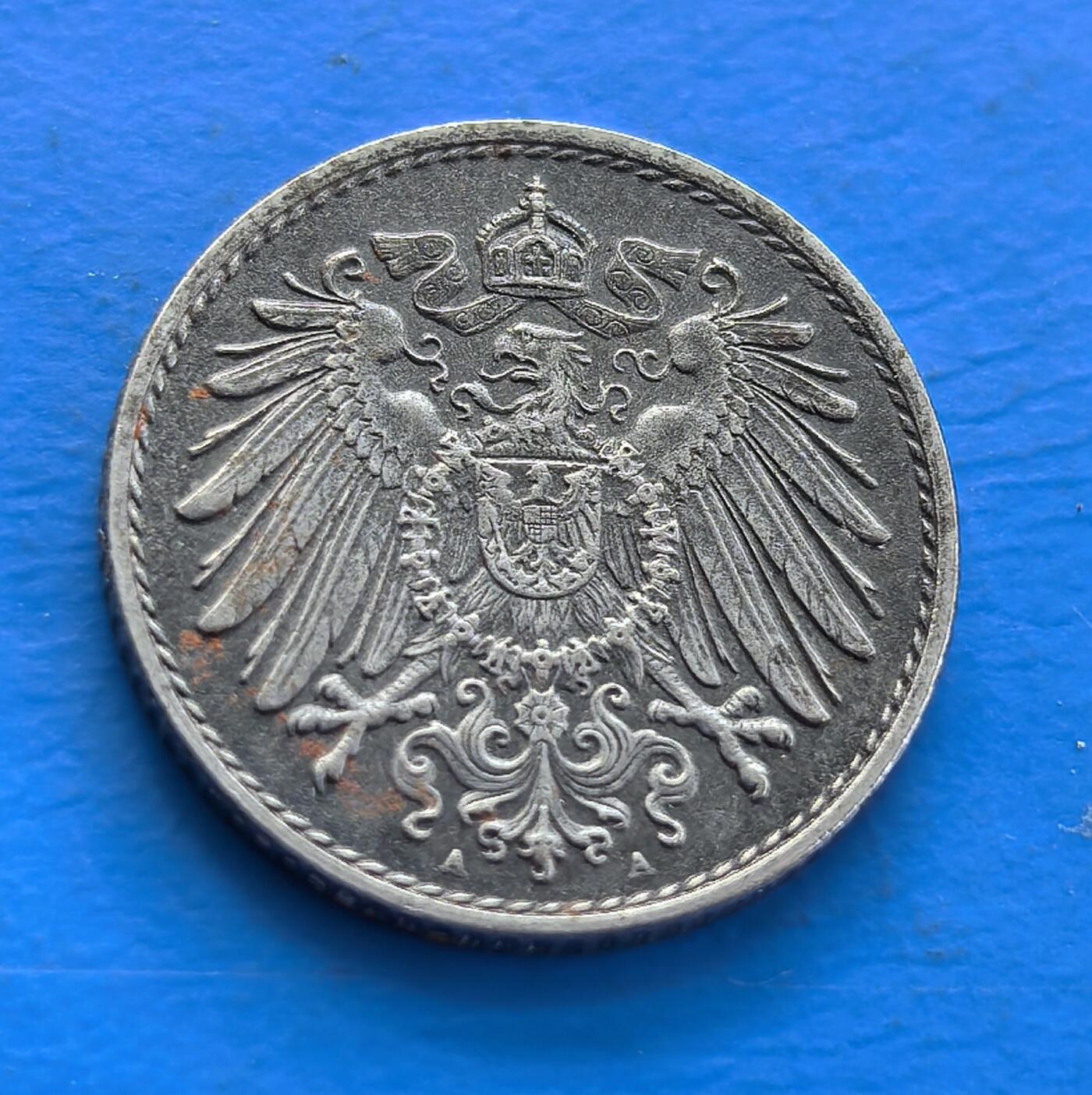 外国优质老铜币银币持续添加中，周六九点倒数截拍，满百包邮，可寄存半年，喜欢朋友微信扫描二维码可直接参拍