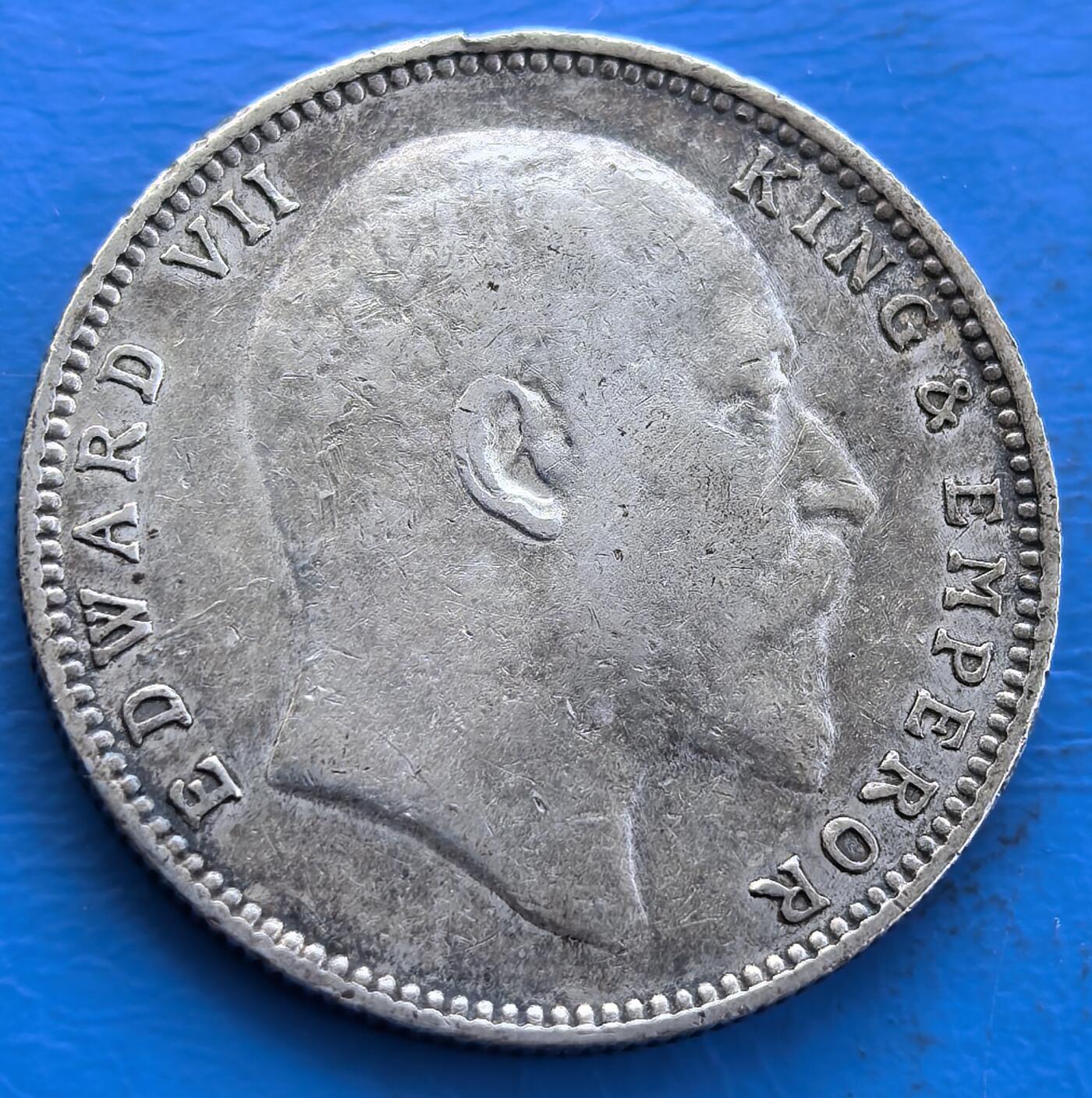 外国优质老铜币银币持续添加中，周六九点倒数截拍，满百包邮，可寄存半年，喜欢朋友微信扫描二维码可直接参拍