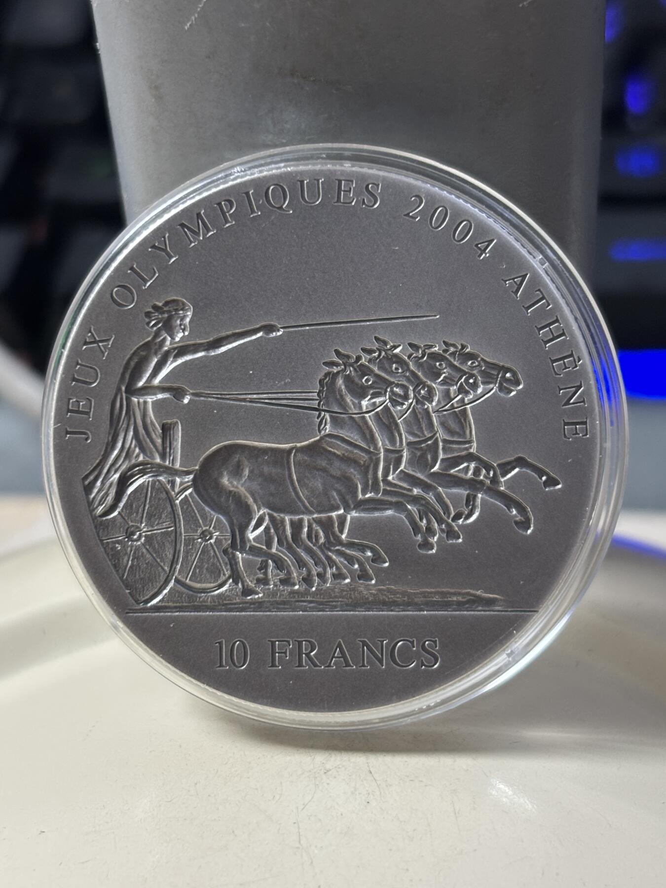 第185期拍卖 刚果加纳2001年古代太阳神马车凹凸银币两枚，999银，31.1克*2，发行15000枚