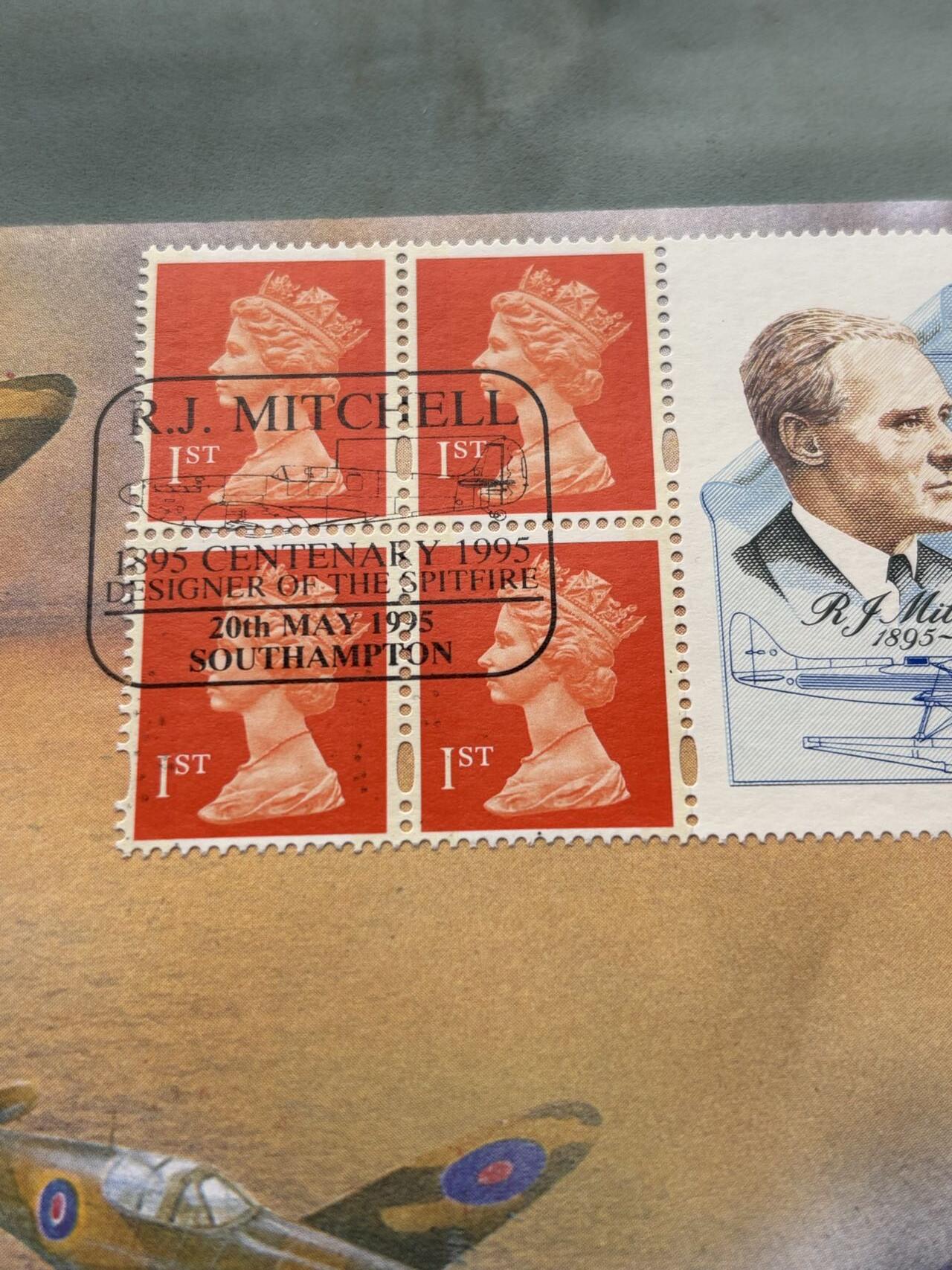 盛世勋华——号角文化勋章邮票专场拍卖第292期 英国1995年“米切尔（喷火战斗机总设计师）诞辰百年”纪念币封，币面为米切尔头像，由英国皇家铸币厂（Royal Mint）铸造； 邮票包含英国女王头像的1便士邮票，及一枚印有米切尔肖像与喷火式战斗机设计图的纪念邮票，编号NO 29980，限量发行，米切尔是英国航空工程师，核心作品为喷火式战斗机，该机型以椭圆机翼+梅林发动机实现高机动性，是二战不列颠空战的核心战机，是航空史经典设计之一。