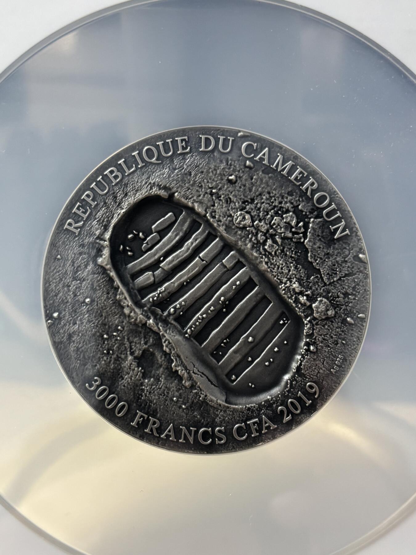 第185期拍卖 喀麦隆2019年阿波罗11号登月50周年3盎司仿古银币NGC-MS70首期蓝标无原盒证书,925银，93.3克，发行量500枚