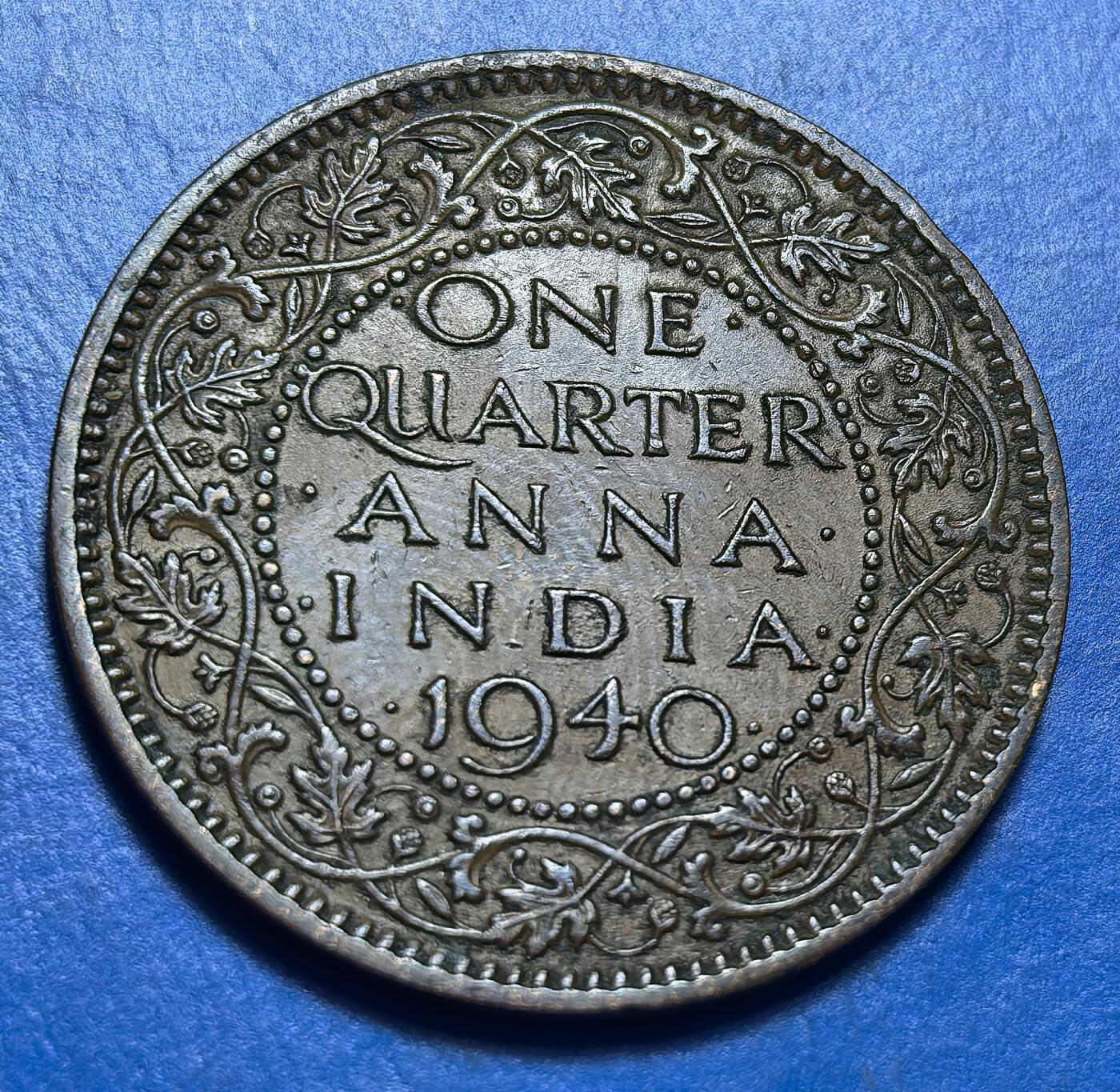 外国优质老铜币银币持续添加中，周六九点倒数截拍，满百包邮，可寄存半年，喜欢朋友微信扫描二维码可直接参拍 印度1940年1/4安娜