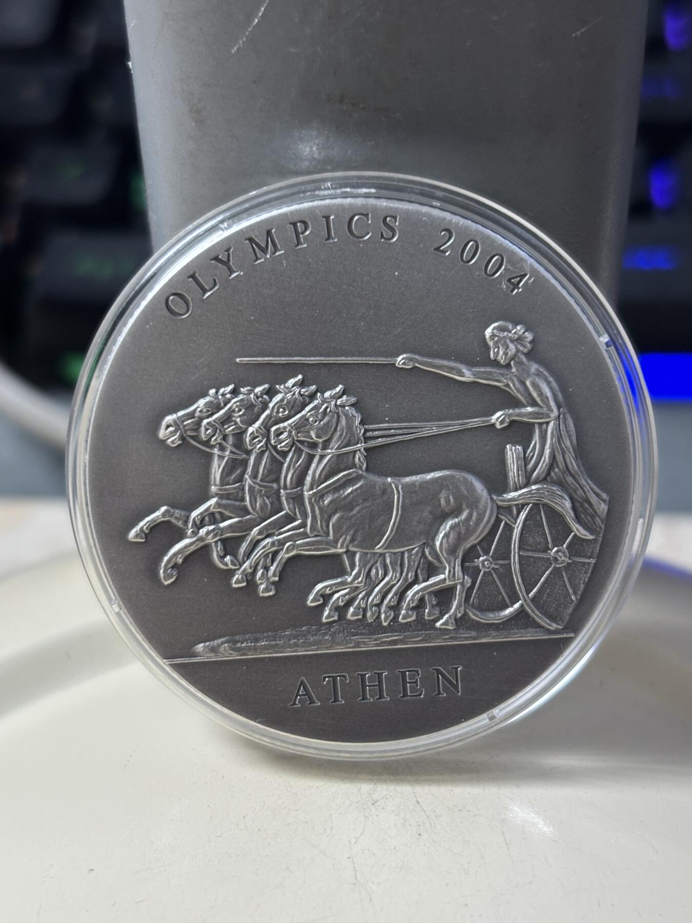 第185期拍卖 刚果加纳2001年古代太阳神马车凹凸银币两枚，999银，31.1克*2，发行15000枚