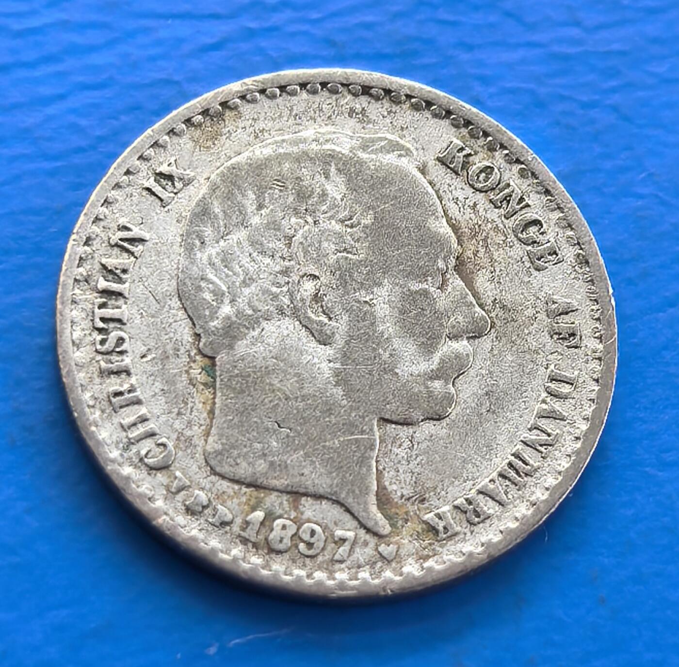 外国优质老铜币银币持续添加中，周六九点倒数截拍，满百包邮，可寄存半年，喜欢朋友微信扫描二维码可直接参拍 少见版本丹麦1897年海豚10欧尔银币