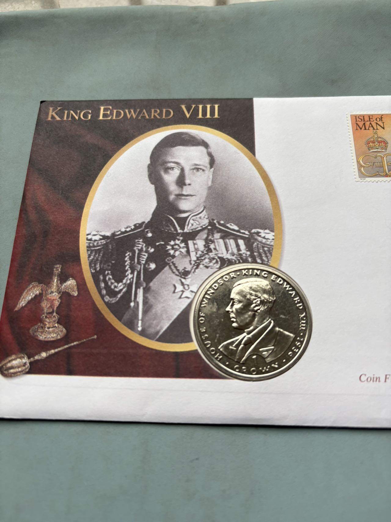 盛世勋华——号角文化勋章邮票专场拍卖第292期 英国1983年直布罗陀爱德华八世主题纪念币首日封，克朗型纪念币，搭配纪念邮票，纪念英国爱德华八世（1936年在位，因“爱美人不爱江山”退位），信封印其肖像与“KING EDWARD VIII”字样，搭配的纪念币也以他为主题，对应其1936年的统治历史。
