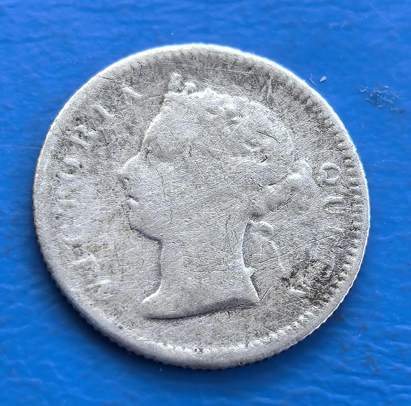 外国优质老铜币银币持续添加中，周六九点倒数截拍，满百包邮，可寄存半年，喜欢朋友微信扫描二维码可直接参拍