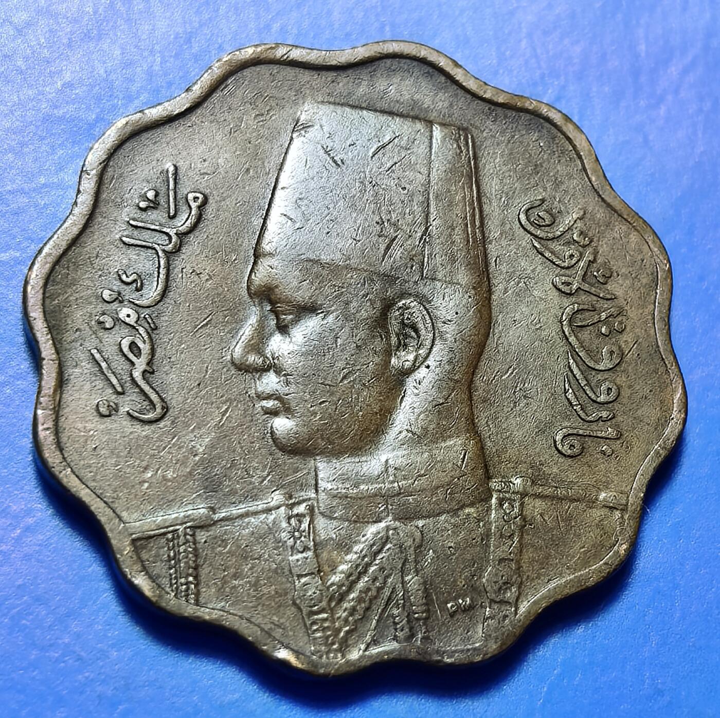 外国优质老铜币银币持续添加中，周六九点倒数截拍，满百包邮，可寄存半年，喜欢朋友微信扫描二维码可直接参拍 埃及1943年10米莉姆