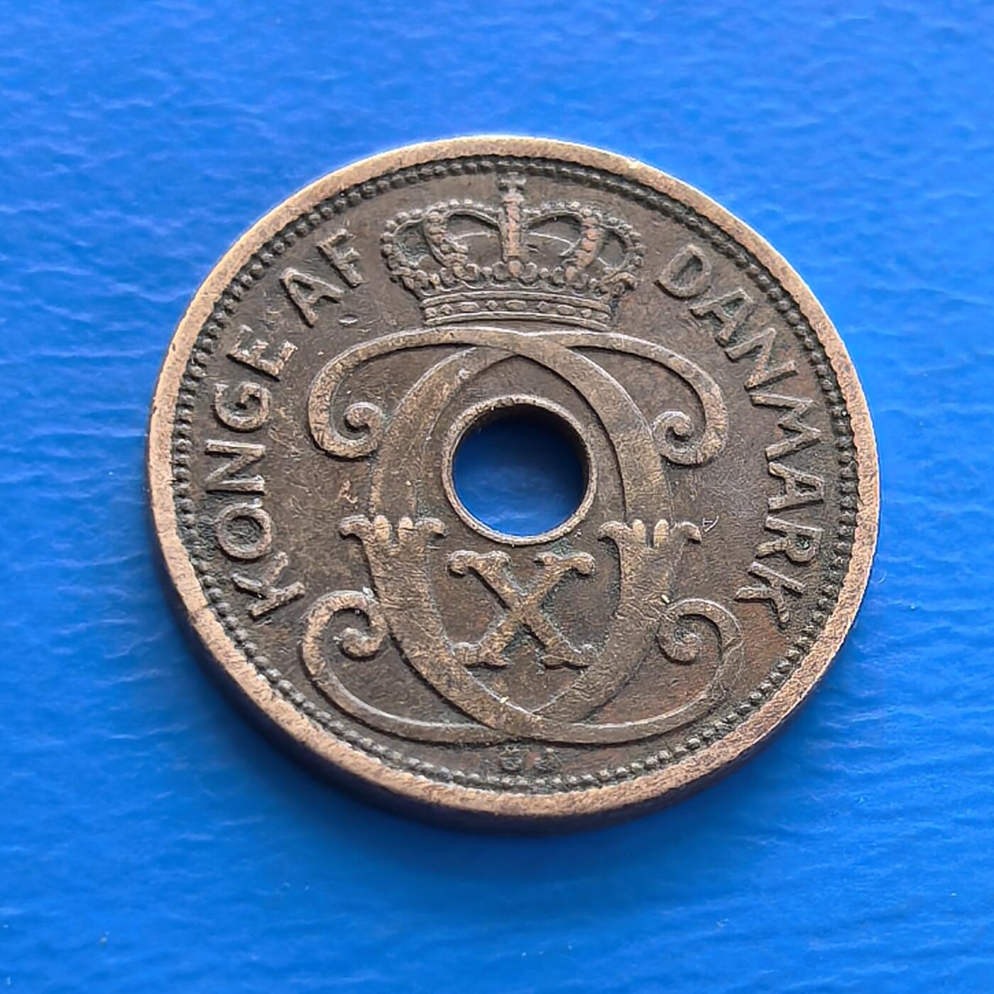 外国优质老铜币银币持续添加中，周六九点倒数截拍，满百包邮，可寄存半年，喜欢朋友微信扫描二维码可直接参拍 丹麦1927年1欧尔