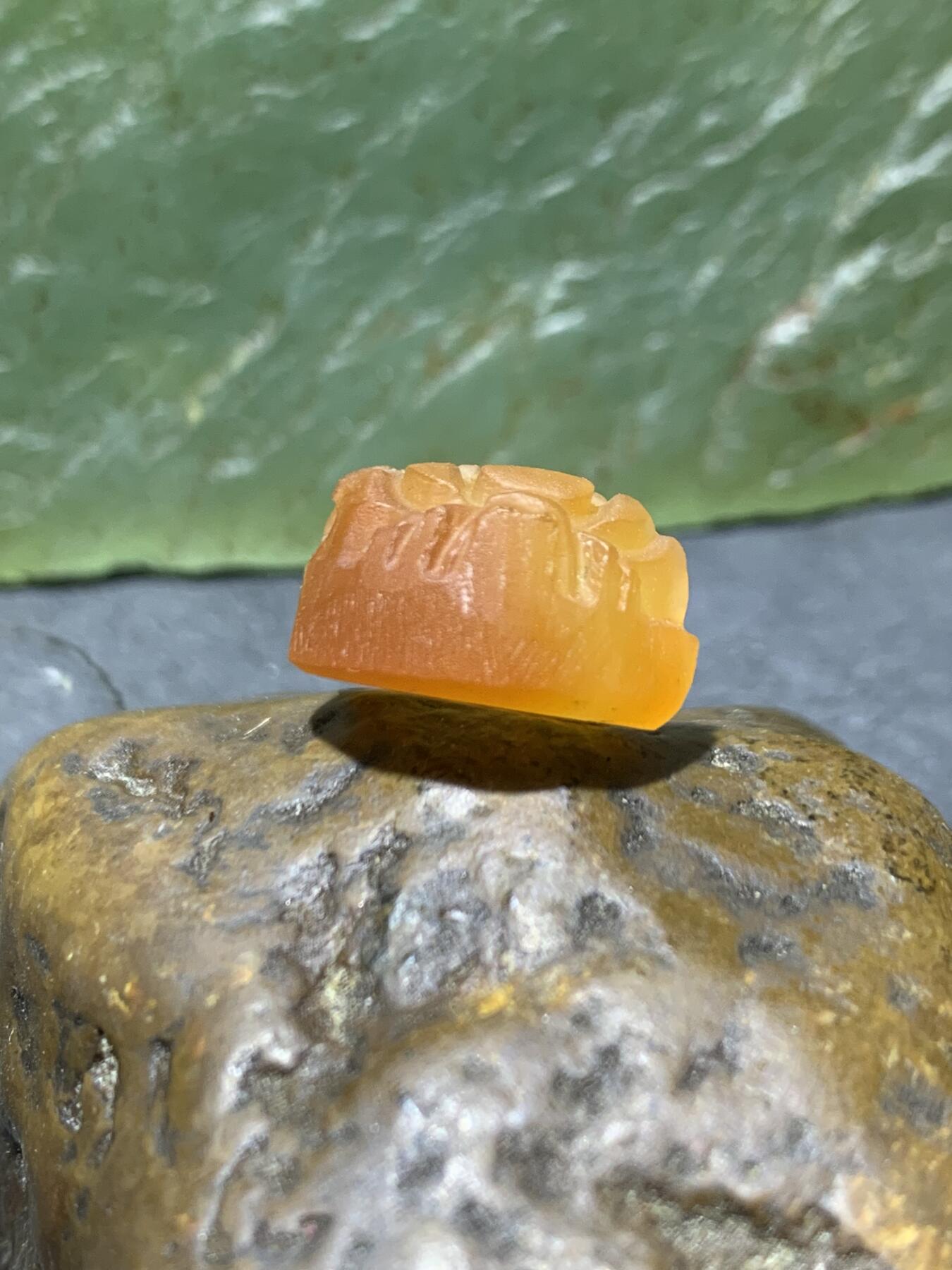 精美亚光高玉化糖料玛瑙雕刻观音菩萨吊坠一个，