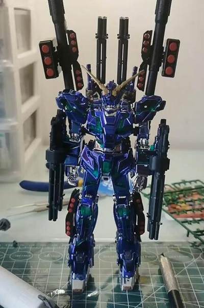 高达手办 - 国产高达全装备独角兽，蓝银电镀独角兽，高高独角兽全装备，缺点是没有盾牌了，水口渣，需用电镀马克笔补色了，无损！