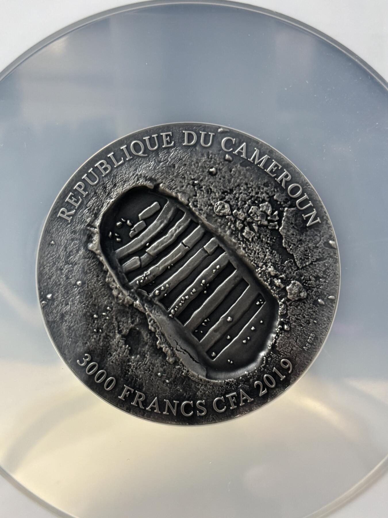 第185期拍卖 喀麦隆2019年阿波罗11号登月50周年3盎司仿古银币NGC-MS70首期蓝标无原盒证书,925银，93.3克，发行量500枚