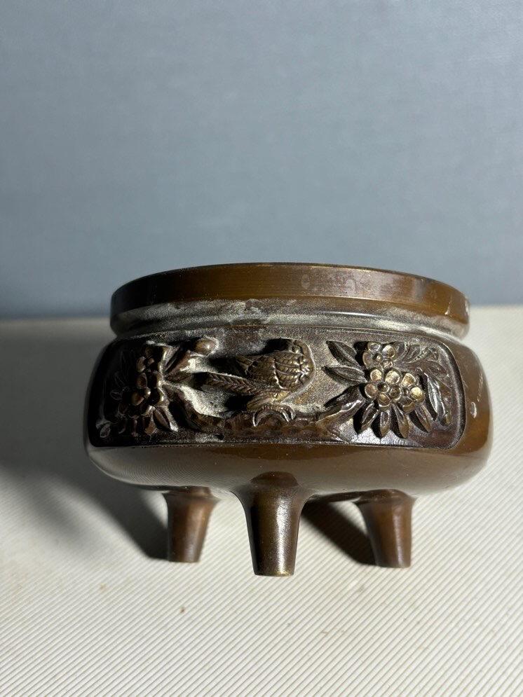 铜香炉完好如图