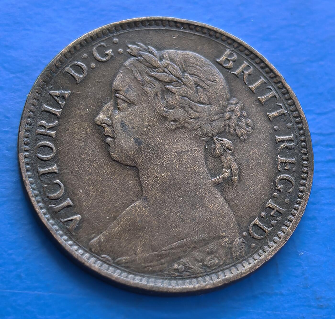 外国优质老铜币银币持续添加中，周六九点倒数截拍，满百包邮，可寄存半年，喜欢朋友微信扫描二维码可直接参拍 英国1885年法新