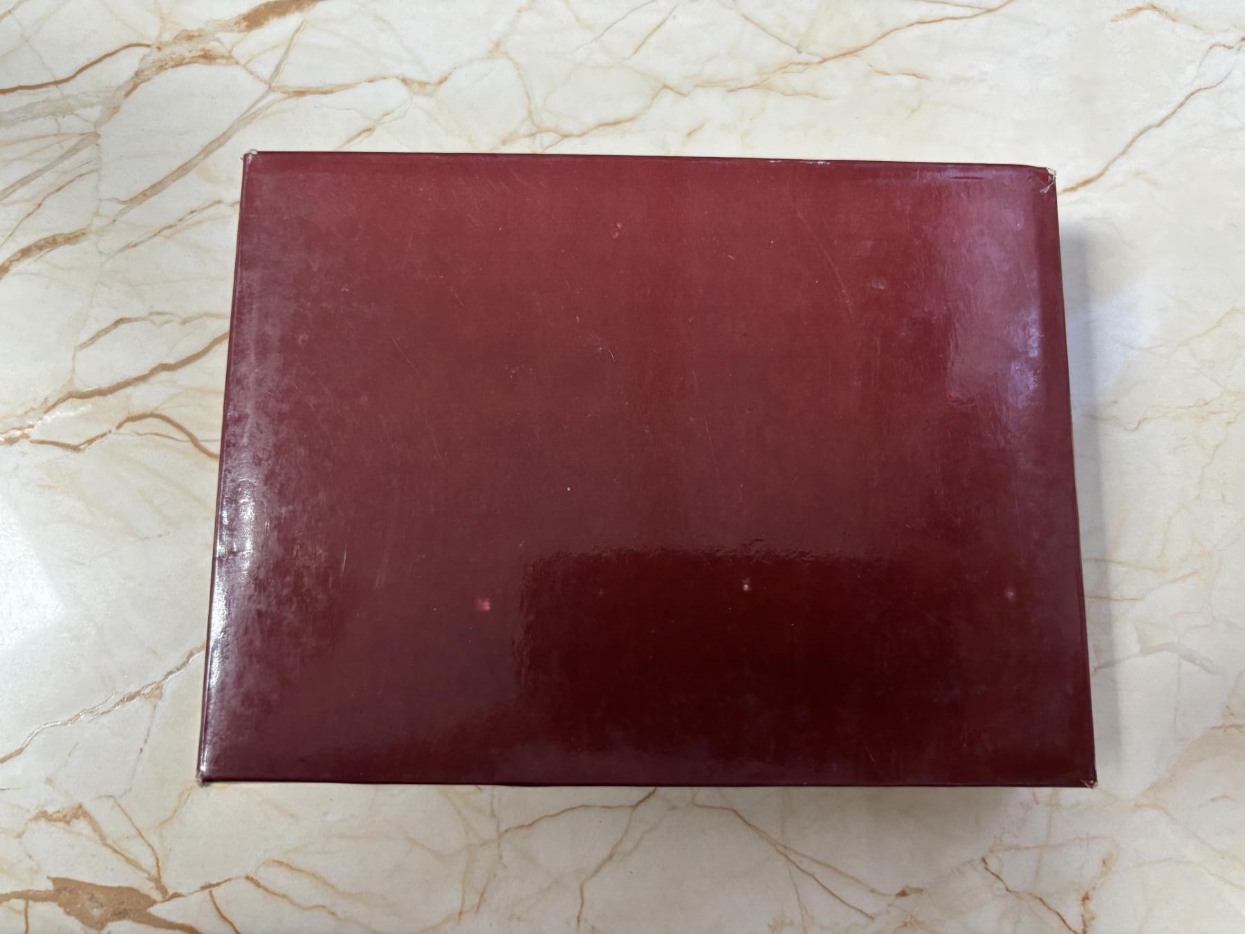 第185期拍卖 刚果加纳2002年古代奥运掷铁饼者凹凸银币带盒无证书，999银，31.1克*2，发行15000枚，