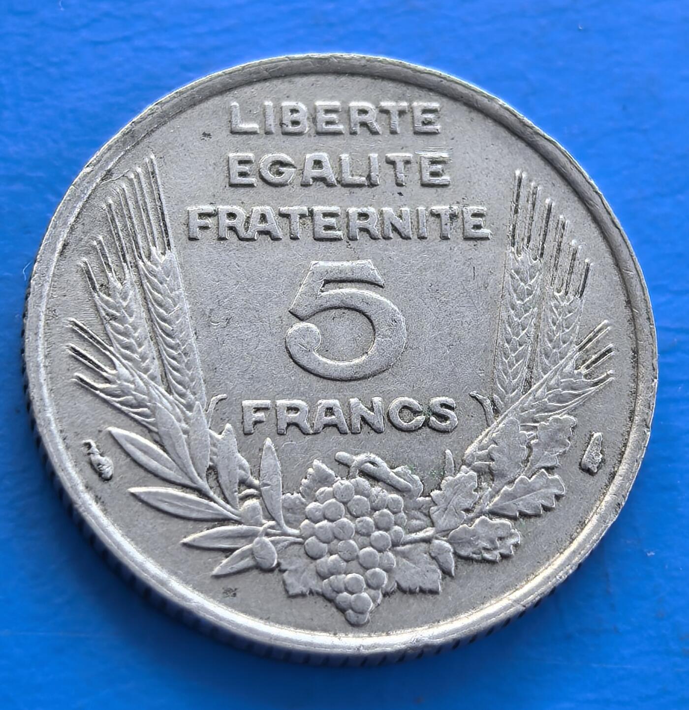 外国优质老铜币银币持续添加中，周六九点倒数截拍，满百包邮，可寄存半年，喜欢朋友微信扫描二维码可直接参拍 法国1933年5法郎