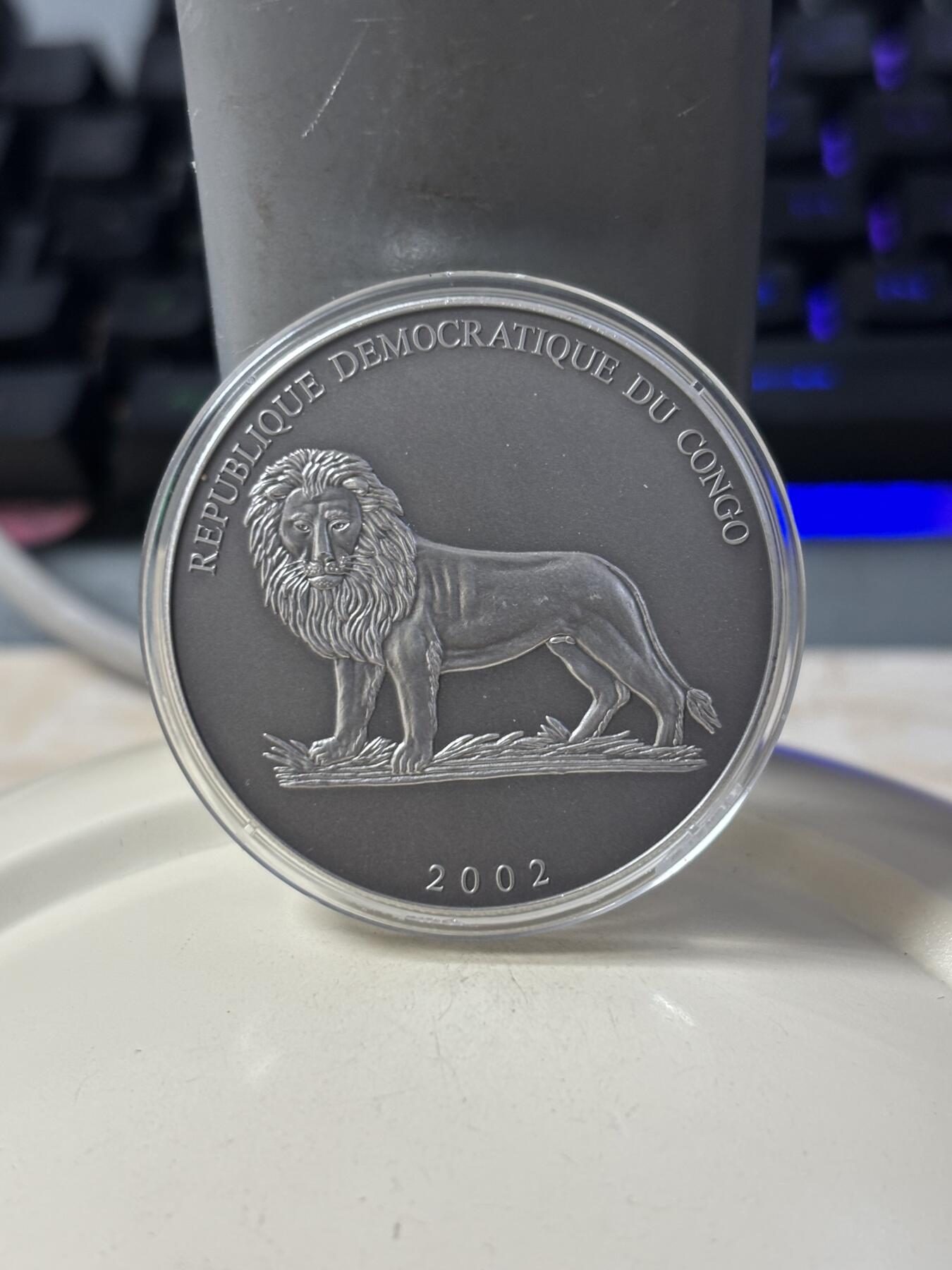 第185期拍卖 刚果加纳2002年古代奥运掷铁饼者凹凸银币带盒无证书，999银，31.1克*2，发行15000枚，