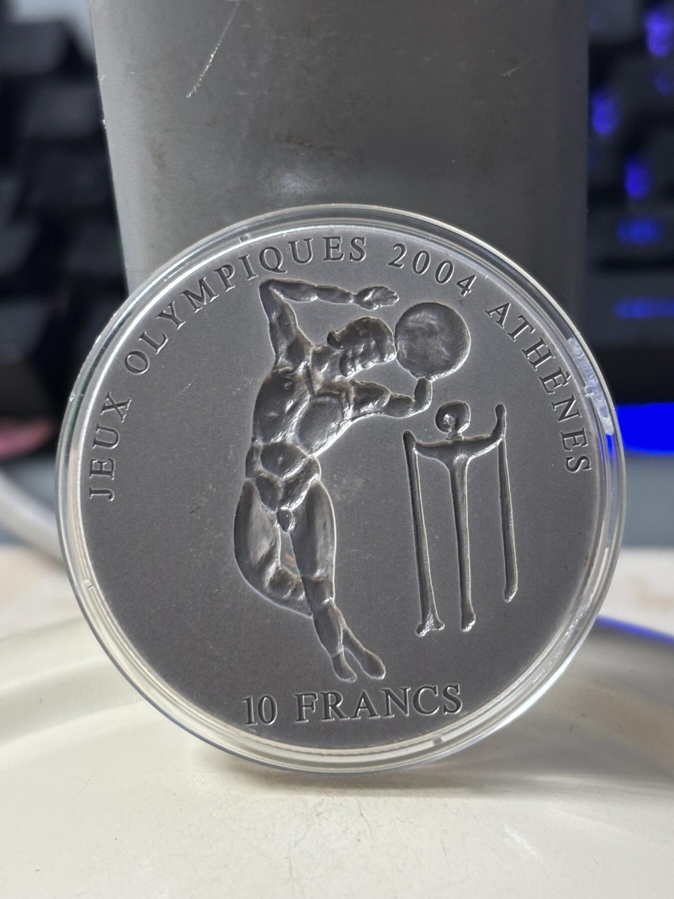 第185期拍卖 刚果加纳2002年古代奥运掷铁饼者凹凸银币带盒无证书，999银，31.1克*2，发行15000枚，