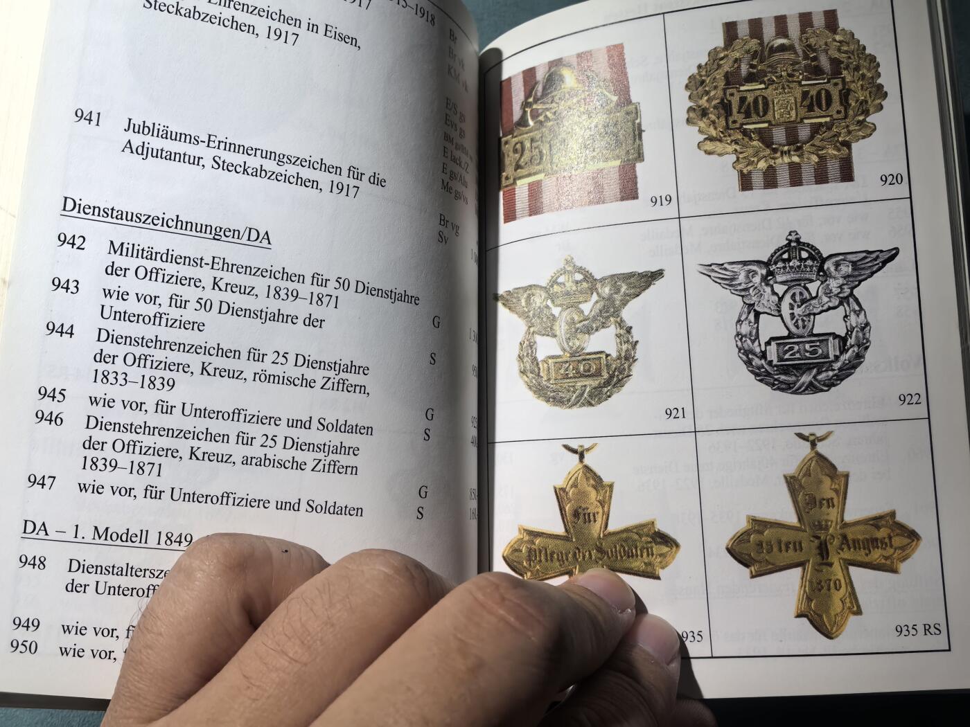 盛世勋华——号角文化勋章邮票专场拍卖第292期 德国全时期勋章奖章证章图录 1800-1945 权威读物 厚达560页