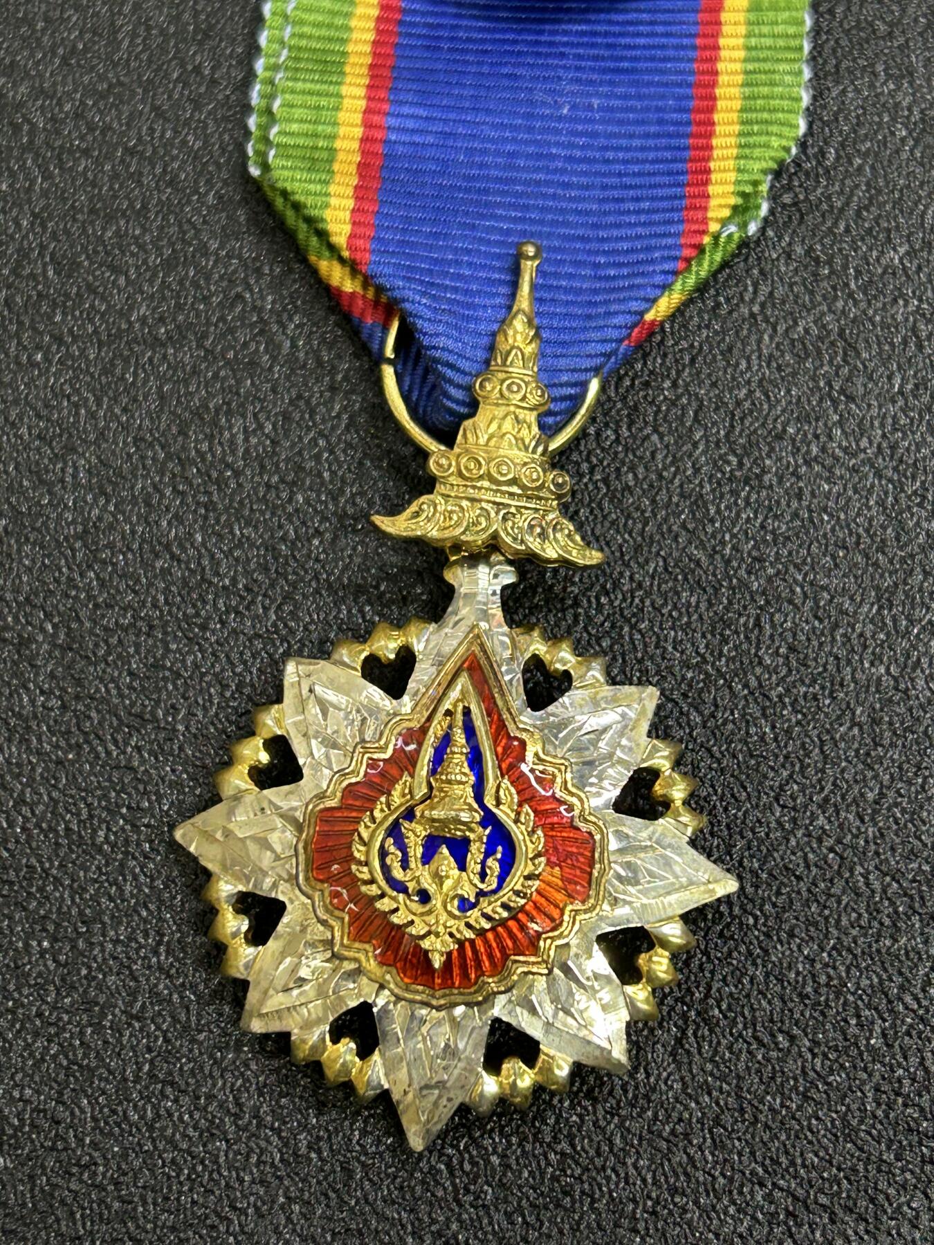 西秦中古拍卖第六十九期 泰国军官级王冠勋章 银制