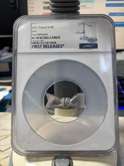 第185期拍卖 - 法国2021年法兰西瑰宝迪奥蝴蝶结纪念银币NGC-PF70首无盒无证书，999银，22.2克，发行5000枚