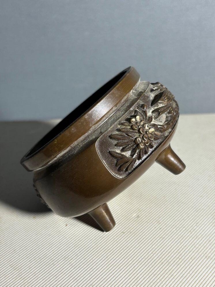 铜香炉完好如图