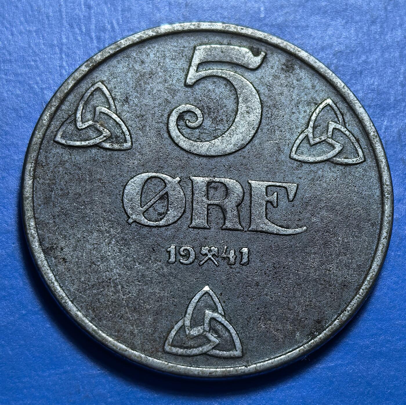 外国优质老铜币银币持续添加中，周六九点倒数截拍，满百包邮，可寄存半年，喜欢朋友微信扫描二维码可直接参拍