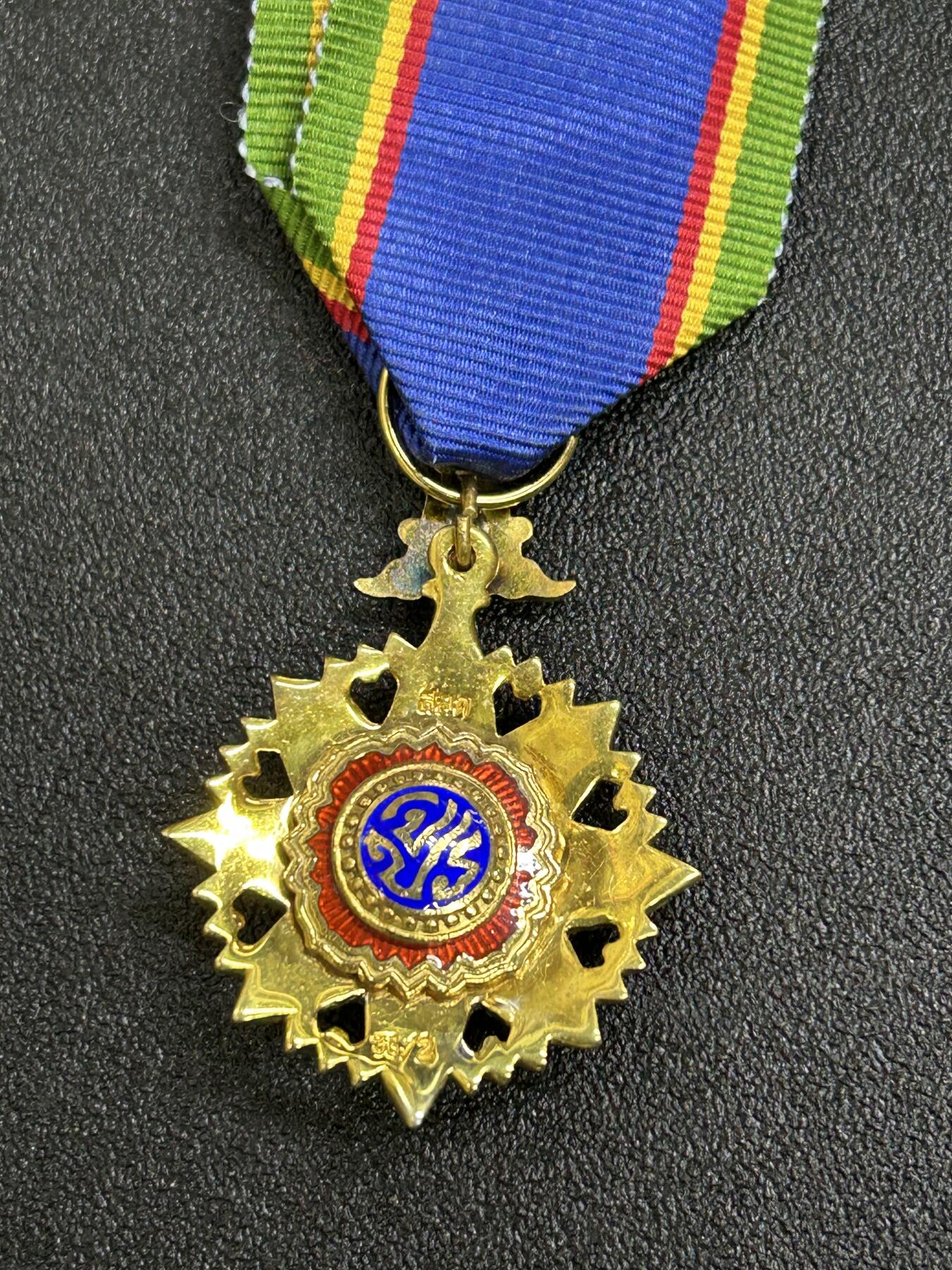 西秦中古拍卖第六十九期 泰国军官级王冠勋章 银制