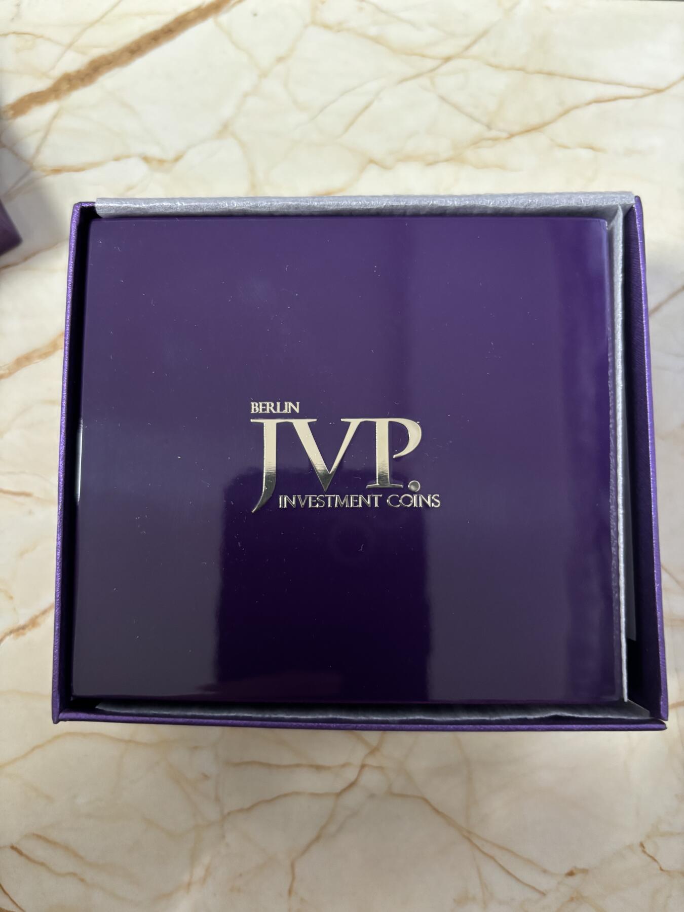 第185期拍卖 纽埃2015年遗产系列圣乔治50克彩色纪念银币，999银，50克，发行999枚