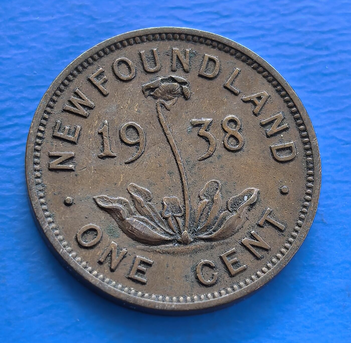 外国优质老铜币银币持续添加中，周六九点倒数截拍，满百包邮，可寄存半年，喜欢朋友微信扫描二维码可直接参拍 纽芬兰1938年壹分