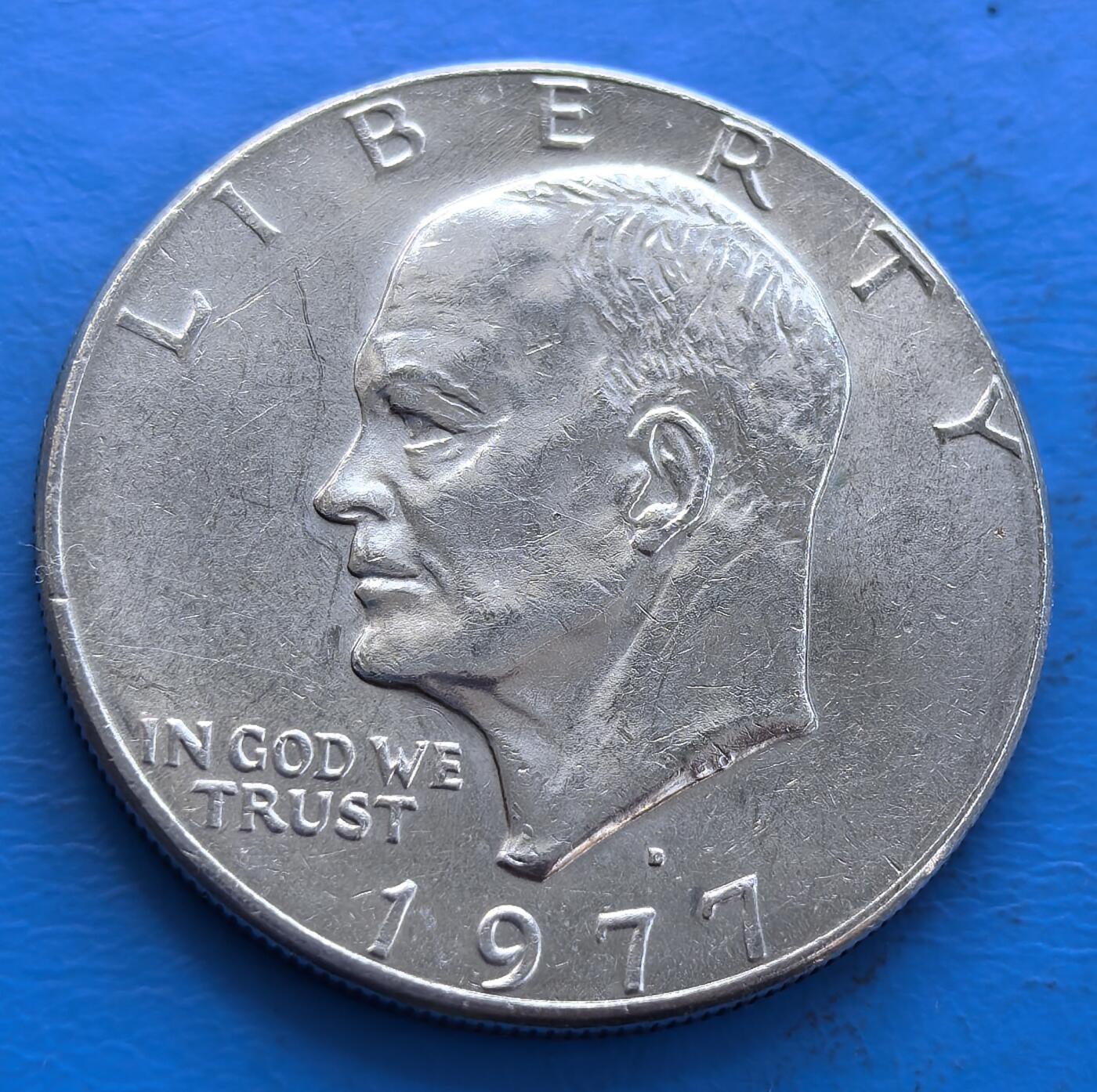 外国优质老铜币银币持续添加中，周六九点倒数截拍，满百包邮，可寄存半年，喜欢朋友微信扫描二维码可直接参拍 日本1977年艾森豪威尔大壹元