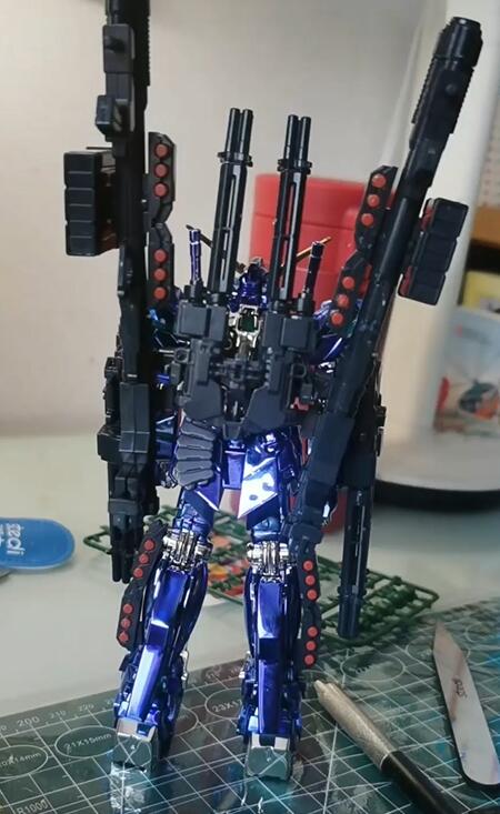 高达手办 国产高达全装备独角兽，蓝银电镀独角兽，高高独角兽全装备，缺点是没有盾牌了，水口渣，需用电镀马克笔补色了，无损！