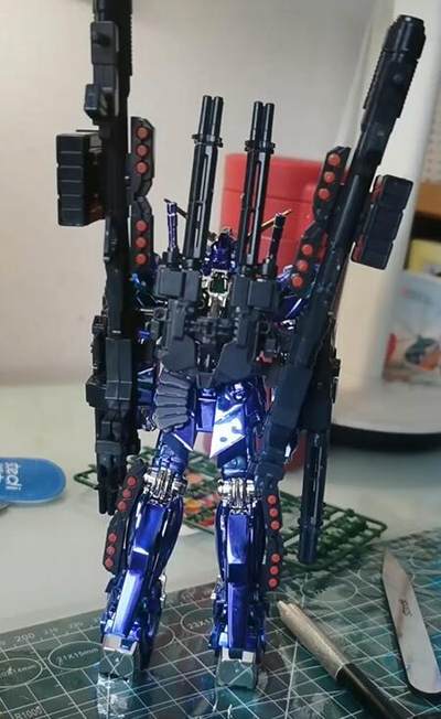 高达手办 国产高达全装备独角兽，蓝银电镀独角兽，高高独角兽全装备，缺点是没有盾牌了，水口渣，需用电镀马克笔补色了，无损！