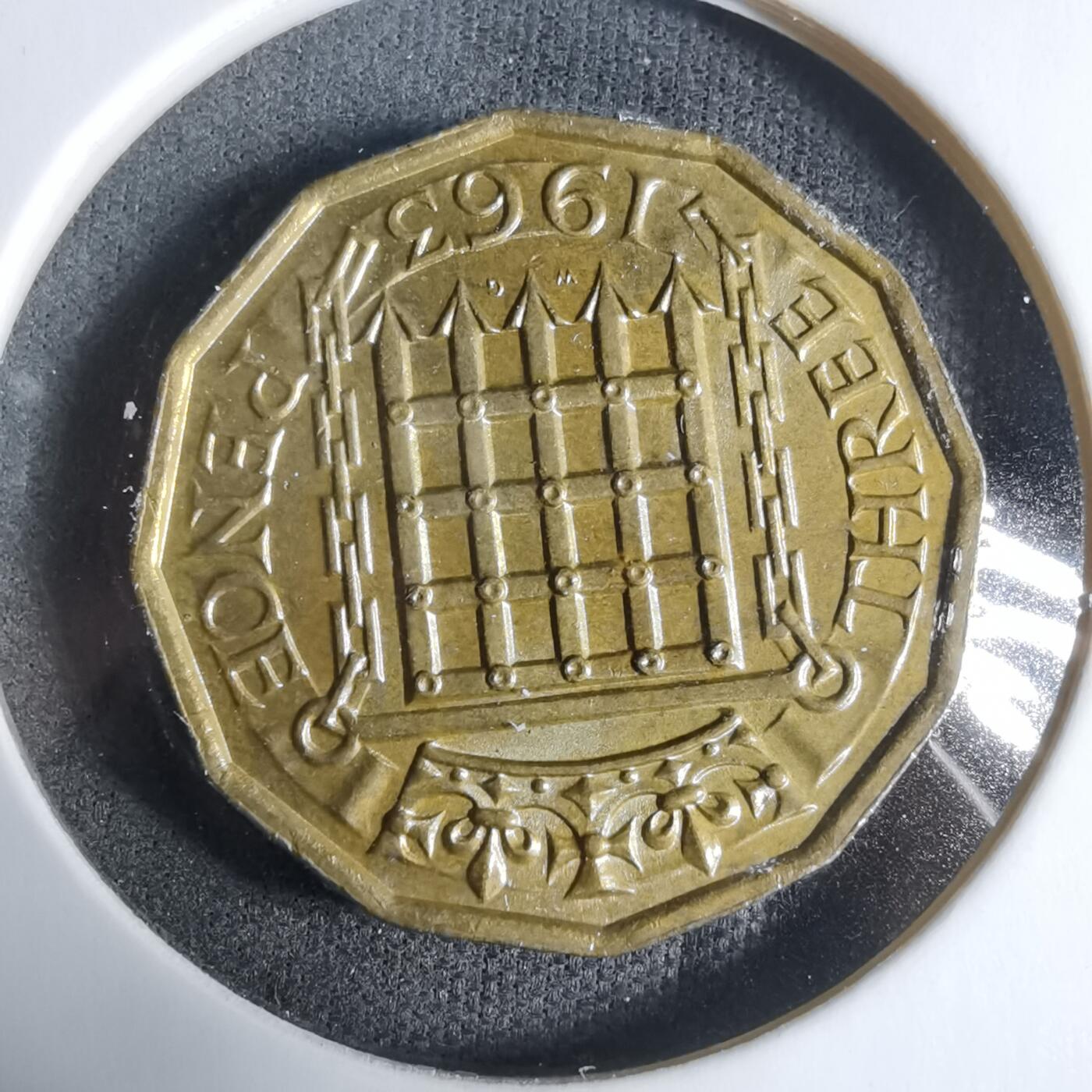 沼泽如烟--第923场 英国1963年3便士