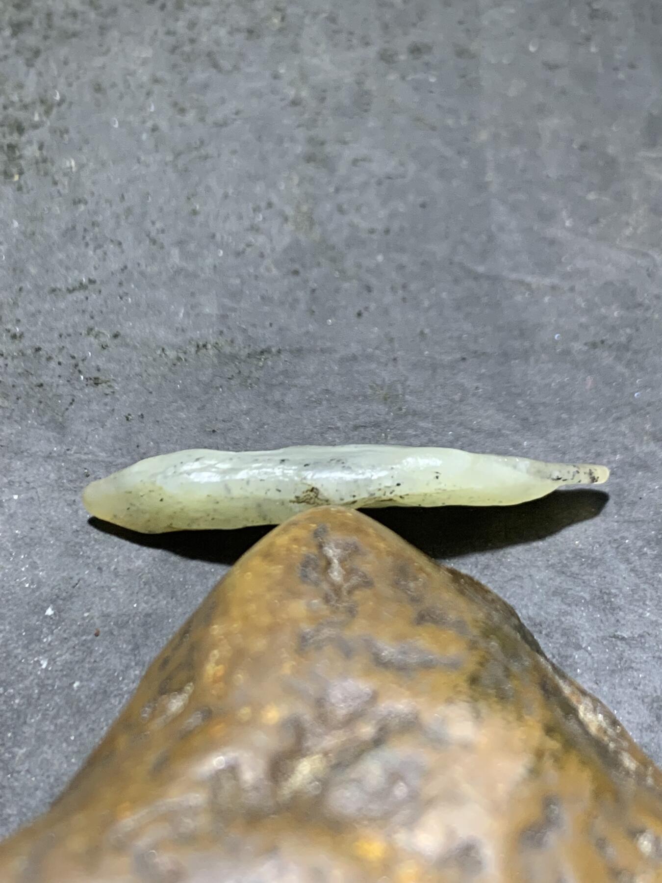 新疆戈壁料风化纹和田玉青白飘青花小原石一颗