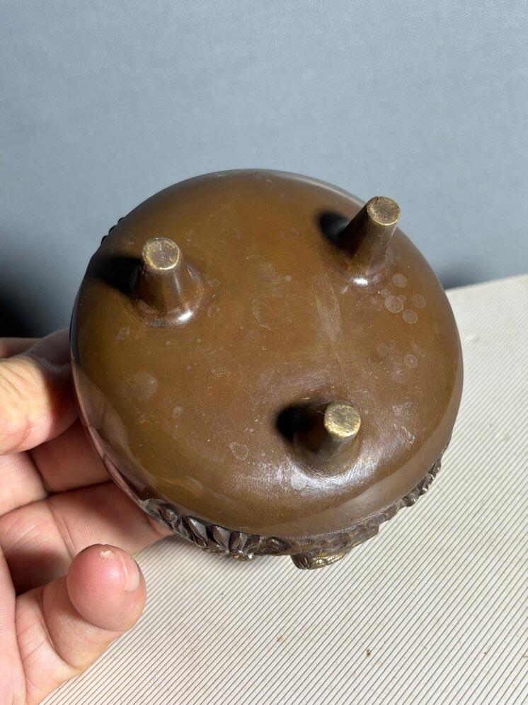 铜香炉完好如图