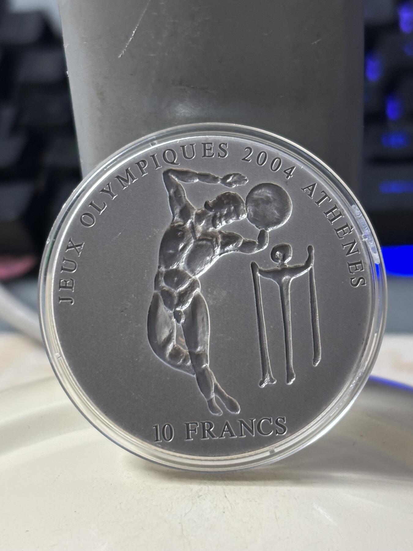 第185期拍卖 刚果加纳2002年古代奥运掷铁饼者凹凸银币带盒无证书，999银，31.1克*2，发行15000枚，