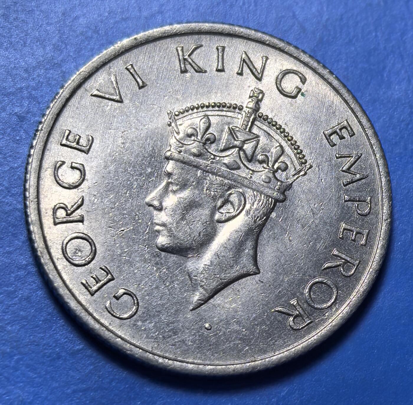 外国优质老铜币银币持续添加中，周六九点倒数截拍，满百包邮，可寄存半年，喜欢朋友微信扫描二维码可直接参拍