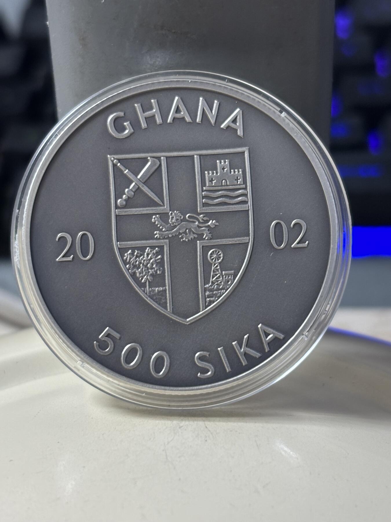 第185期拍卖 刚果加纳2002年古代奥运掷铁饼者凹凸银币带盒无证书，999银，31.1克*2，发行15000枚，