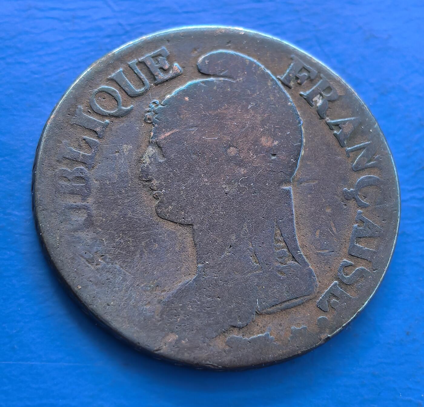 外国优质老铜币银币持续添加中，周六九点倒数截拍，满百包邮，可寄存半年，喜欢朋友微信扫描二维码可直接参拍