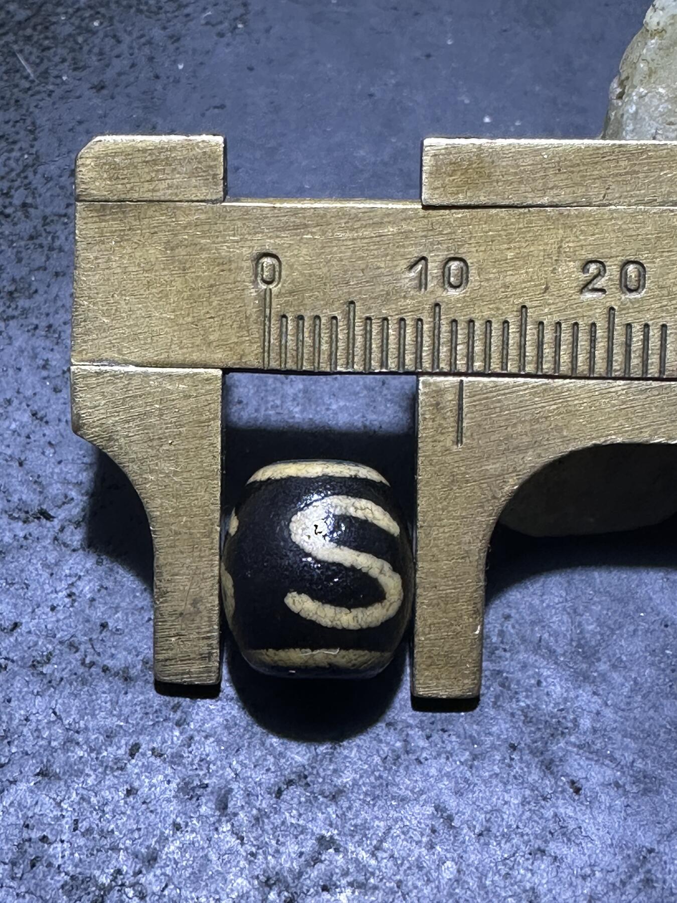 仅此一颗，精品藏传金钱钩玛瑙天珠一颗