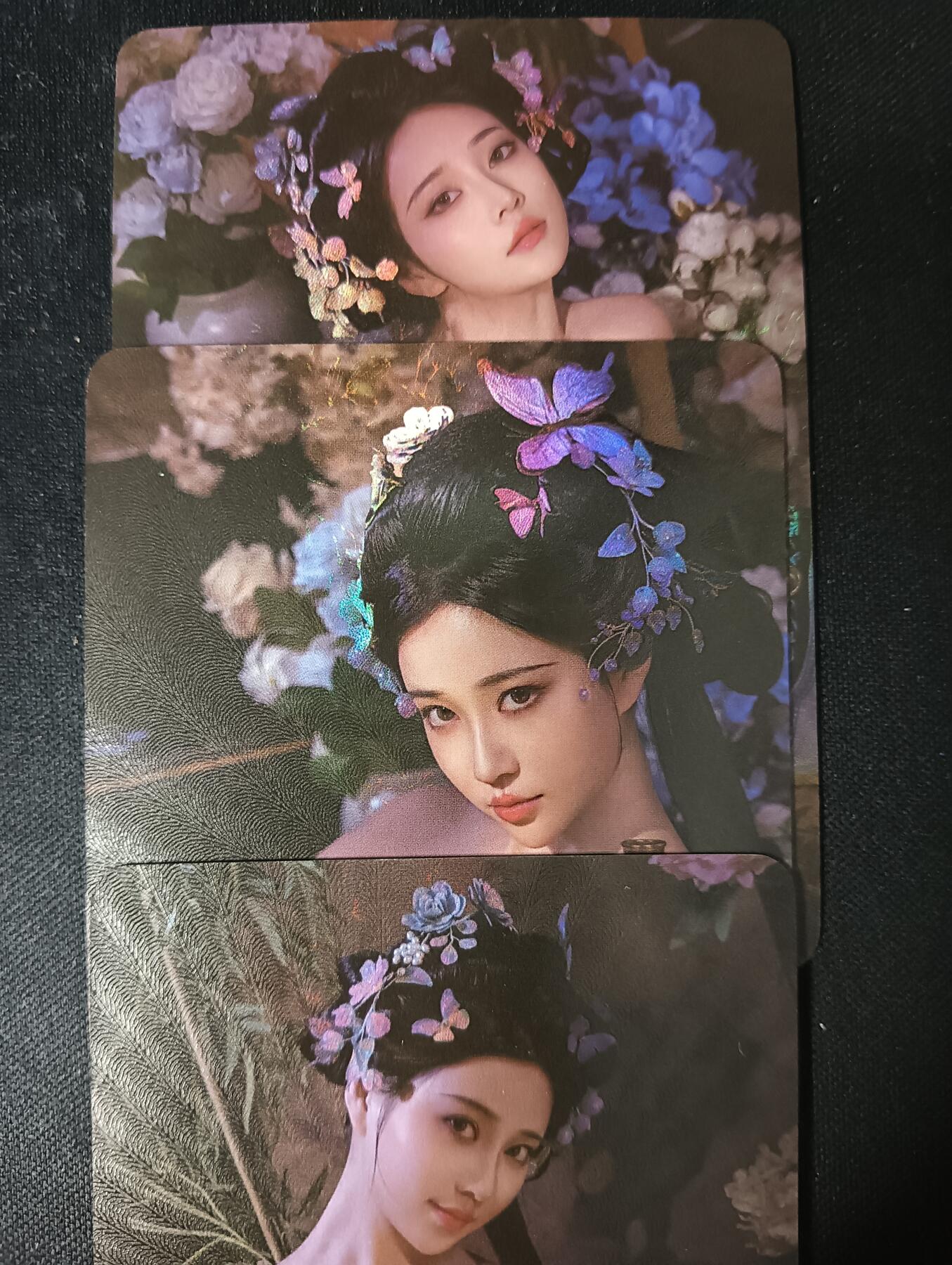 花开卡拍第61期（3月7号周六截拍，品控勿拍!!!拍品不寄存，运费5元（新疆需补运费差价或顺丰到付），自制卡难免瑕疵，可能存在轻微撞角爆边等出厂瑕疵，品控介意勿拍！） 墨卡文创 cos卡 艺术卡彩闪 3张