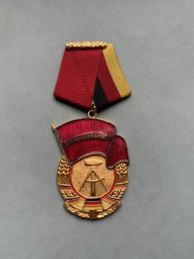 盛世勋华——号角文化勋章邮票专场拍卖第292期 - 东德三级劳动红旗勋章