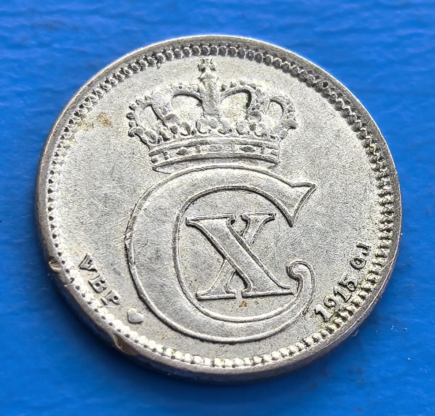 外国优质老铜币银币持续添加中，周六九点倒数截拍，满百包邮，可寄存半年，喜欢朋友微信扫描二维码可直接参拍 少见版本丹麦1915年10欧尔银币