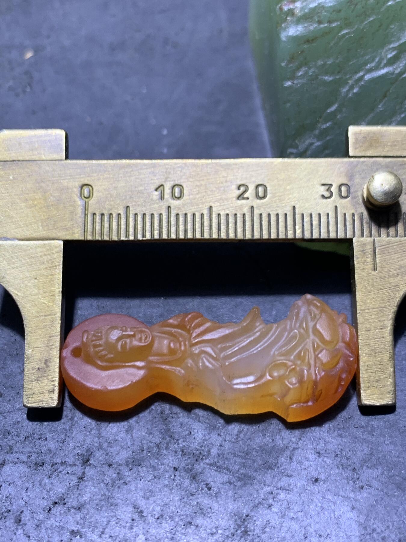 精美亚光高玉化糖料玛瑙雕刻观音菩萨吊坠一个，