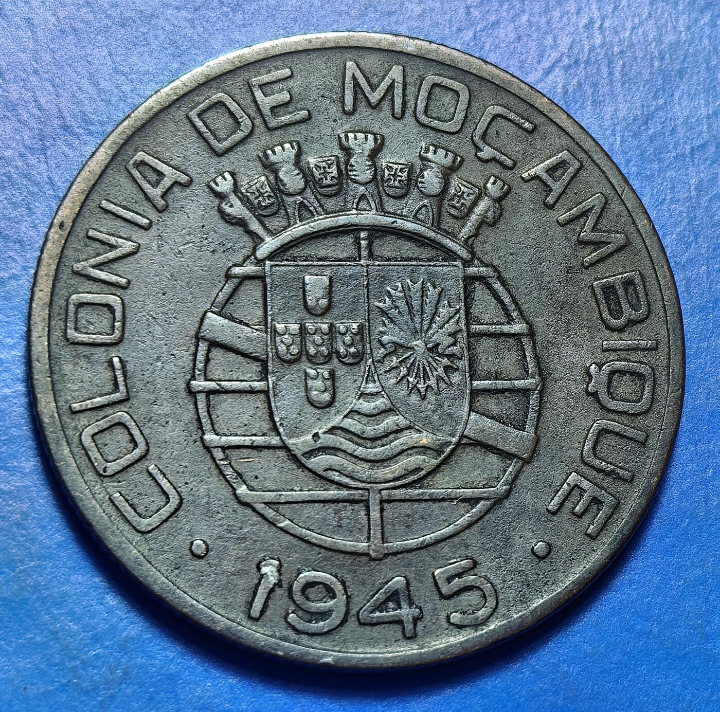 外国优质老铜币银币持续添加中，周六九点倒数截拍，满百包邮，可寄存半年，喜欢朋友微信扫描二维码可直接参拍 少见葡属莫桑比克1945年1埃斯库多