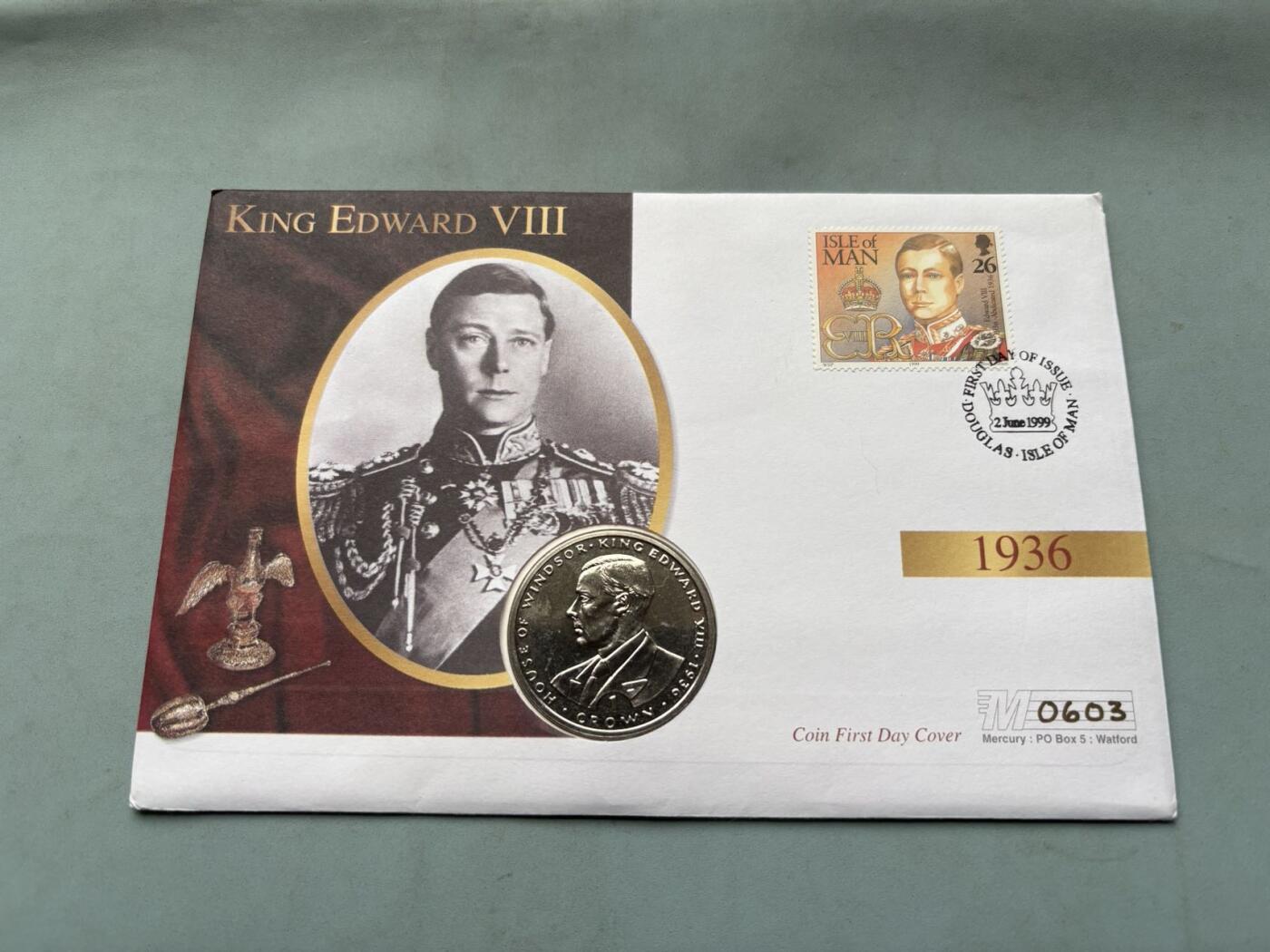 盛世勋华——号角文化勋章邮票专场拍卖第292期 英国1983年直布罗陀爱德华八世主题纪念币首日封，克朗型纪念币，搭配纪念邮票，纪念英国爱德华八世（1936年在位，因“爱美人不爱江山”退位），信封印其肖像与“KING EDWARD VIII”字样，搭配的纪念币也以他为主题，对应其1936年的统治历史。