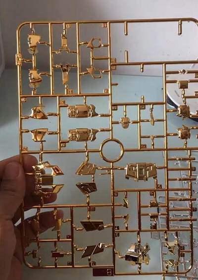 高达手办 国产高达全装备独角兽黄金电镀少3个盾牌 未拼装