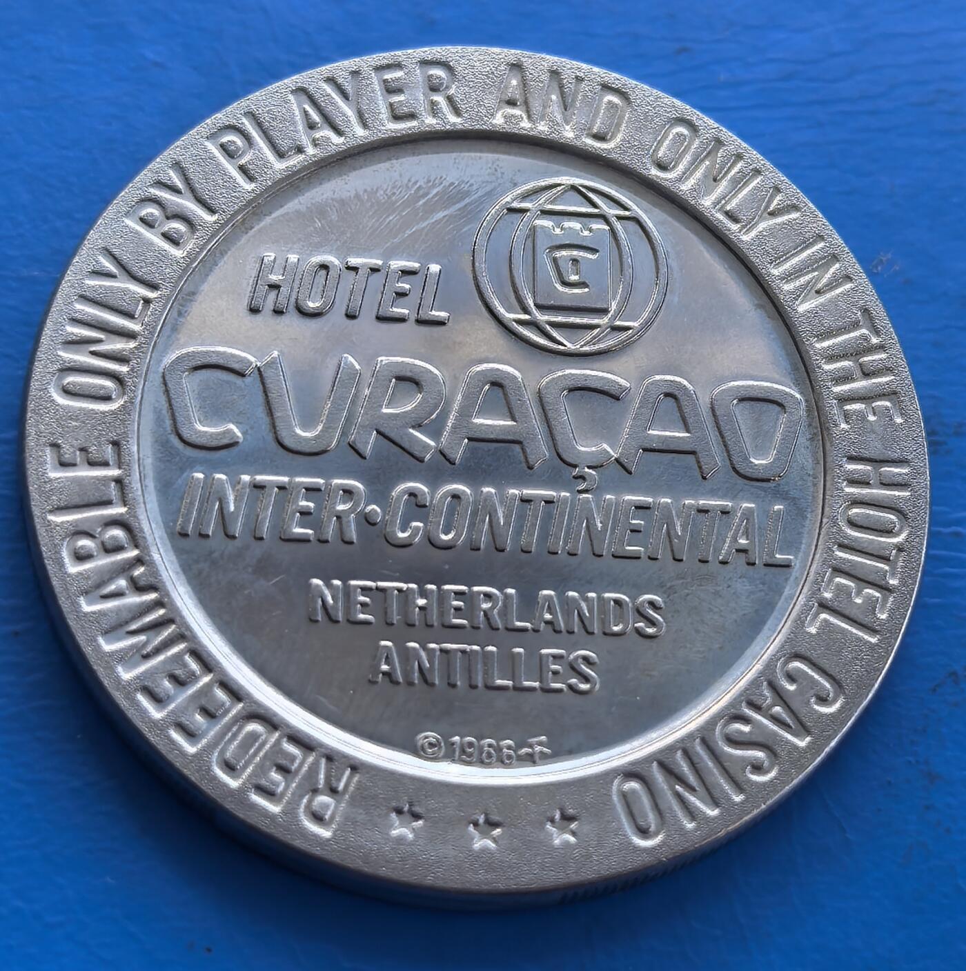 外国优质老铜币银币持续添加中，周六九点倒数截拍，满百包邮，可寄存半年，喜欢朋友微信扫描二维码可直接参拍 库拉索岛1966年1元代用币